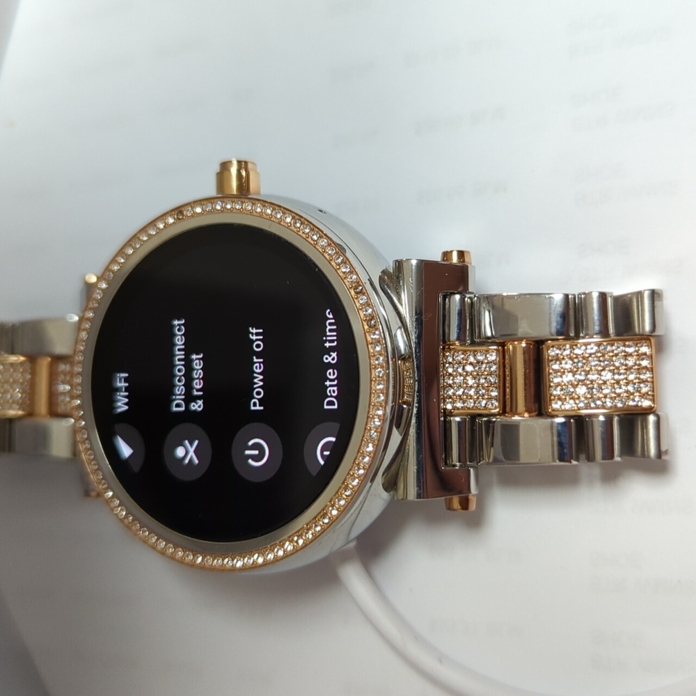 New & Authentic Michael Kors Smart watch Rose Gold/Silver - Picture 14 of 15